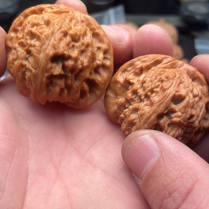 天***涯文玩核桃吊坠白狮子