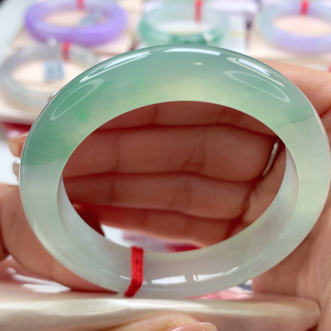 翡翠手镯未镶嵌师妹