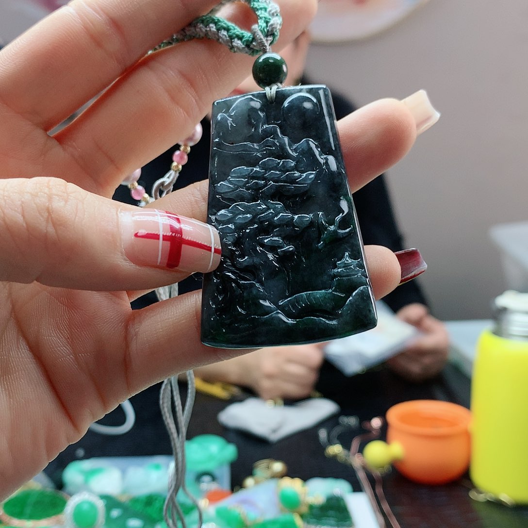 【闪购商品】翡翠吊坠(赠链)未镶嵌