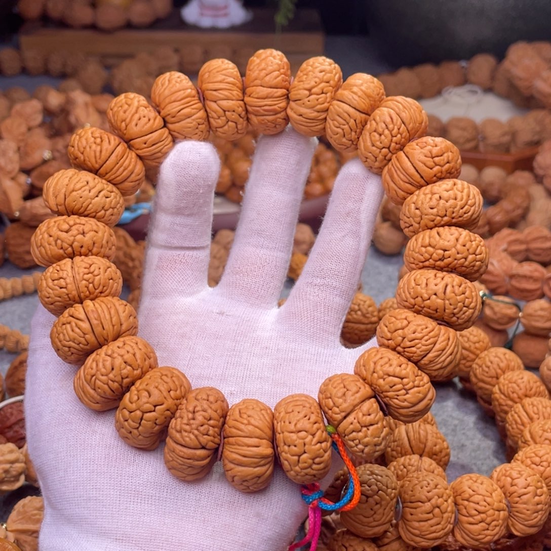 赵***龙文玩核桃手串桃核