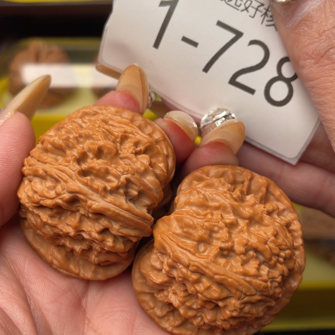 文玩核桃把件43全品红皮白狮子