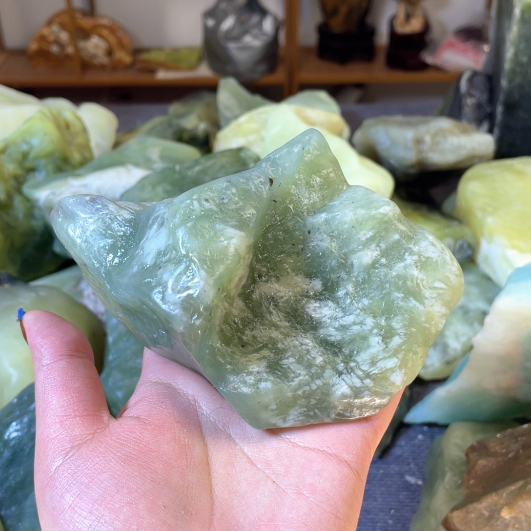 蛇纹石玉未镶嵌中国四大名玉简易