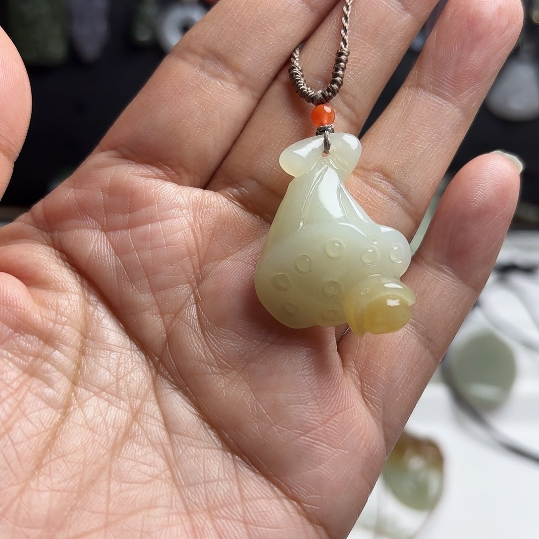 和田玉颈饰未镶嵌