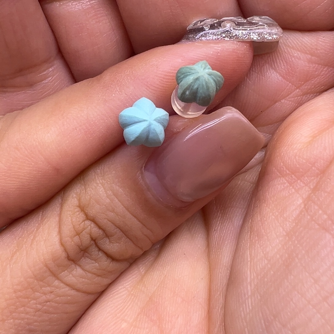 欣***欣绿松石18K金镶嵌不含链子配件