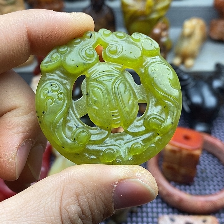 未镶嵌蛇纹石玉颈饰