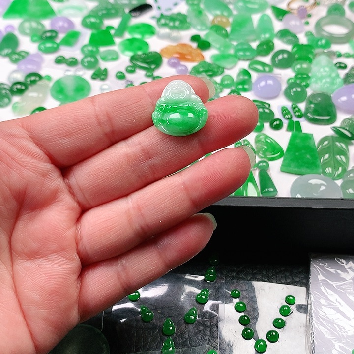 翡翠颈饰未镶嵌翡翠