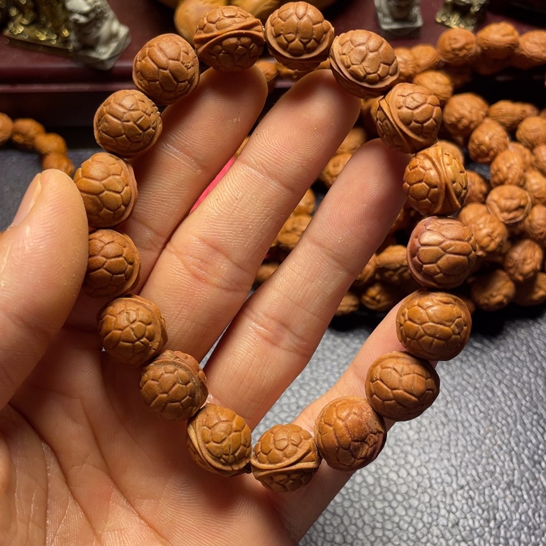 龙纹桃核雕刻瑕疵富甲天下