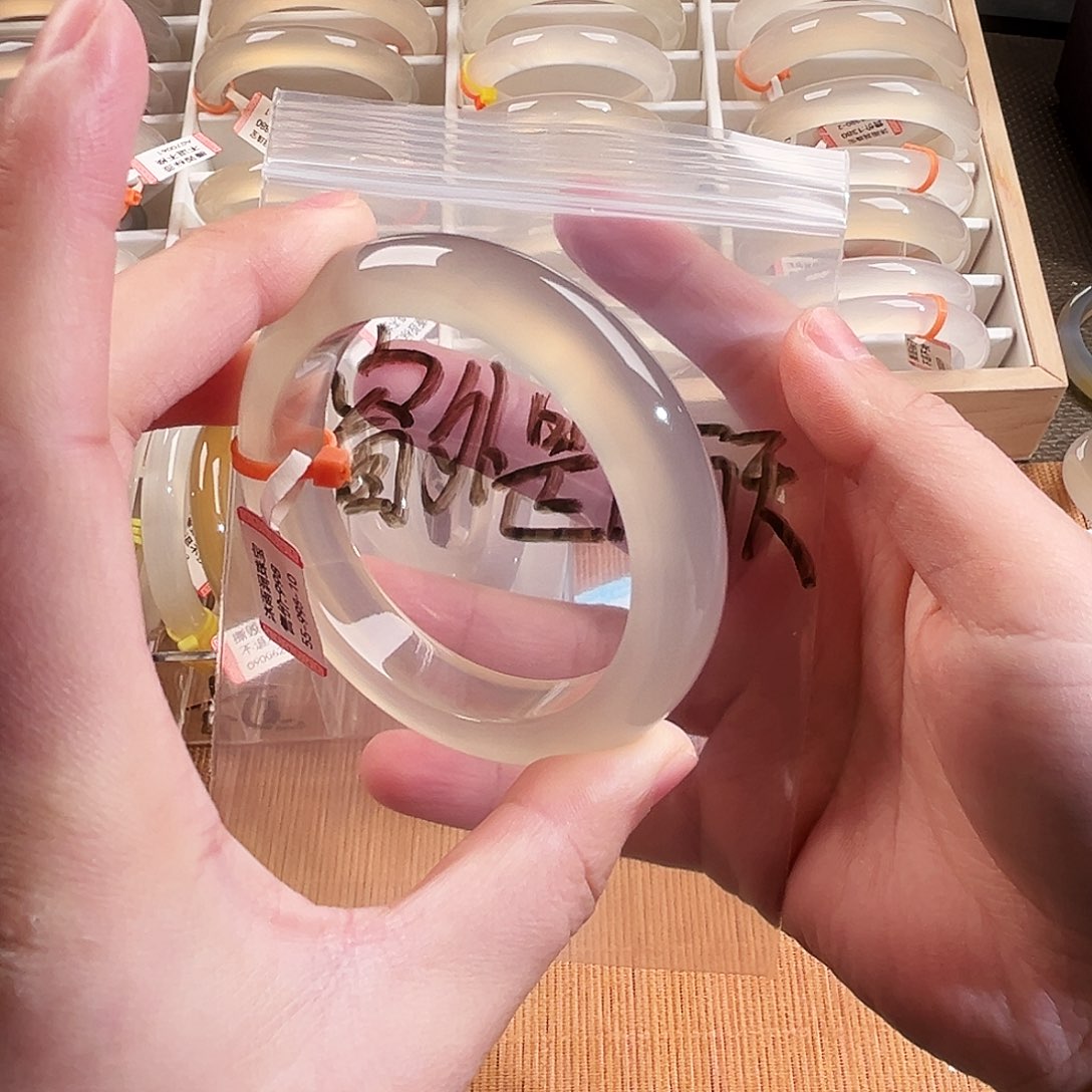 窗***.玛瑙/玉髓未镶嵌手镯