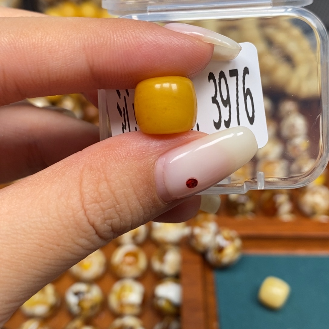蜜蜡未镶嵌珠宝奇石3976
