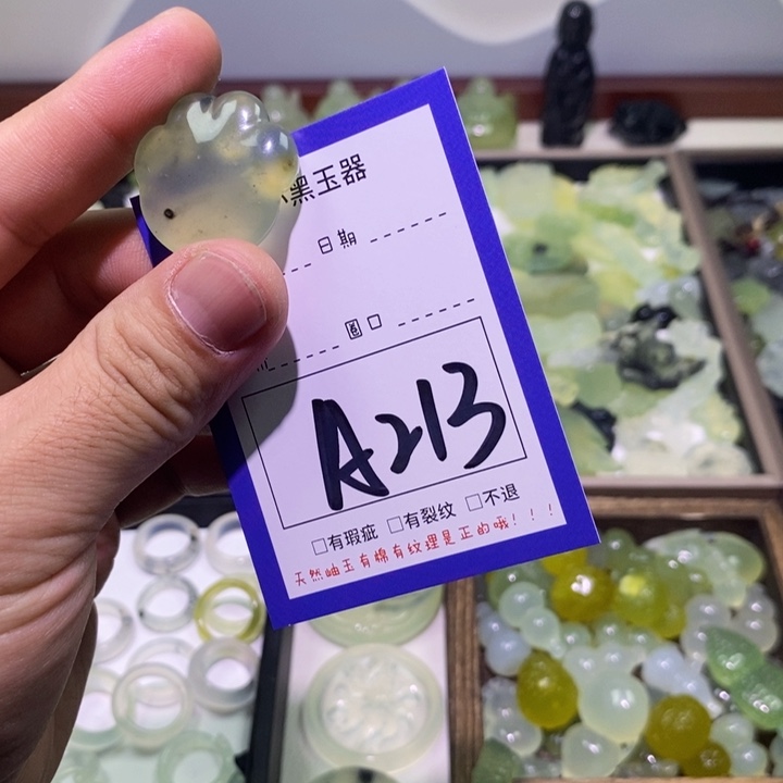 蛇纹石玉颈饰未镶嵌梵*.