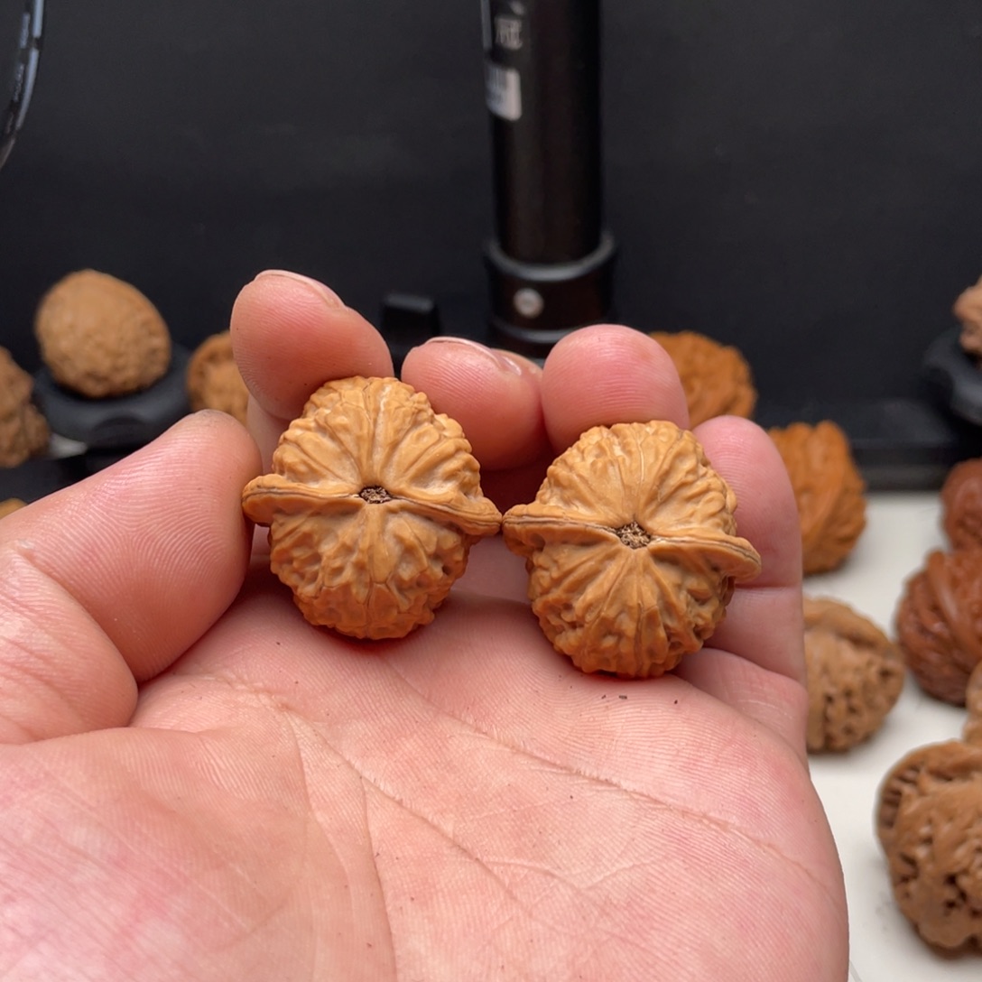 兜***.文玩核桃吊坠福宝 32