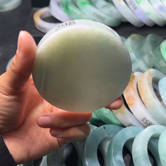 定制翡翠未镶嵌手镯