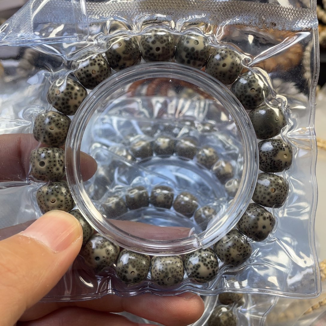 星月菩提手串原生态石玉料月留白