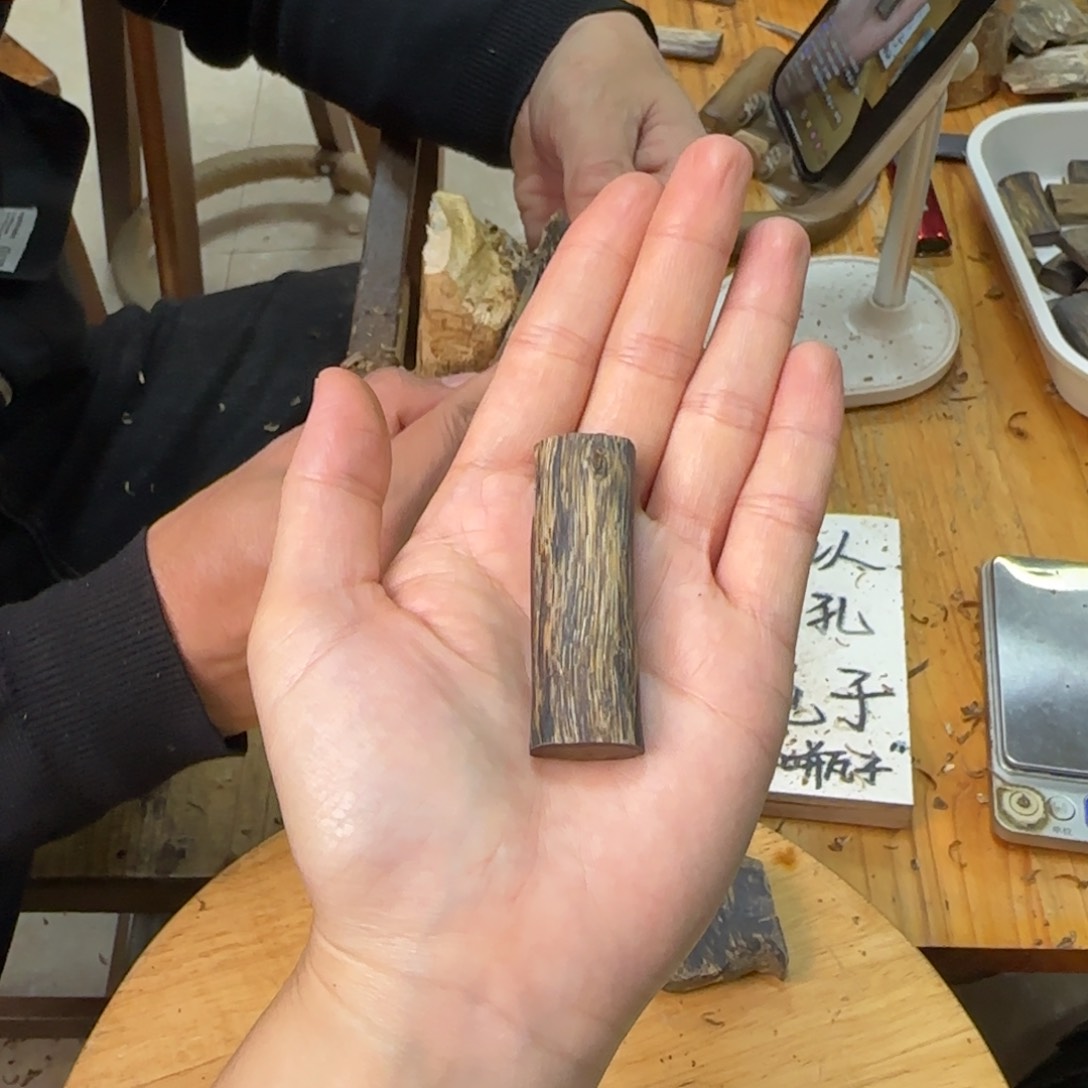 沉香吊坠素牌绿奇6.9克