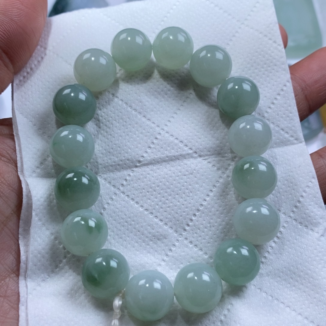 定制翡翠未镶嵌手串