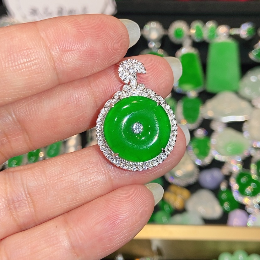 【闪购商品】颈饰未镶嵌翡翠小*妈天然翡翠