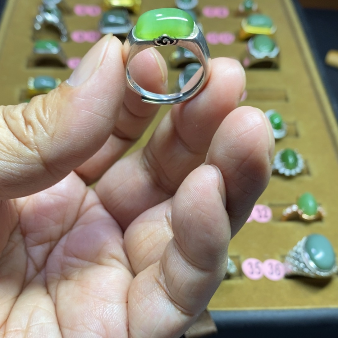 和田玉未镶嵌戒指