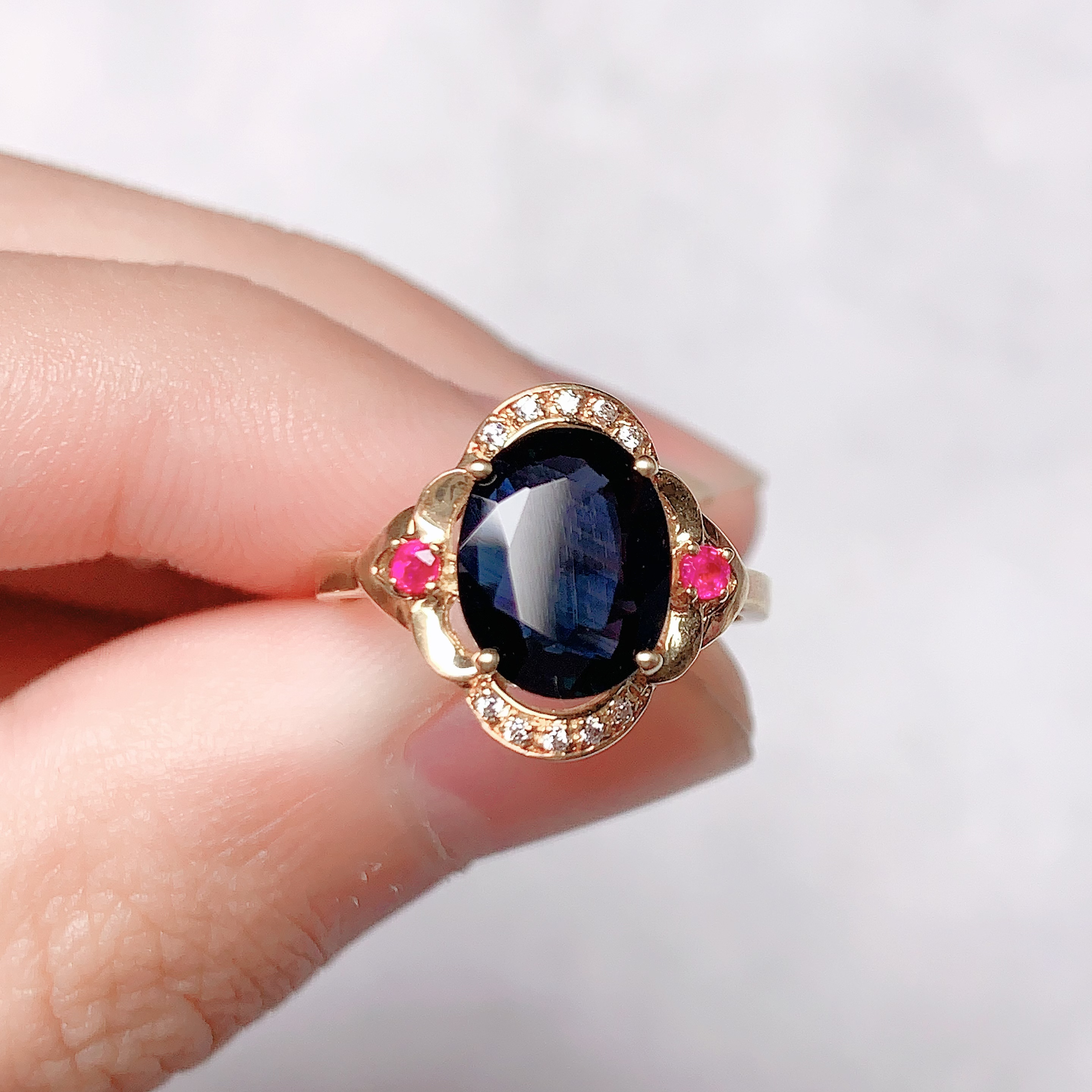 18k黄金山东天然蓝宝石戒指8x10总重3.4g送母亲简约大方