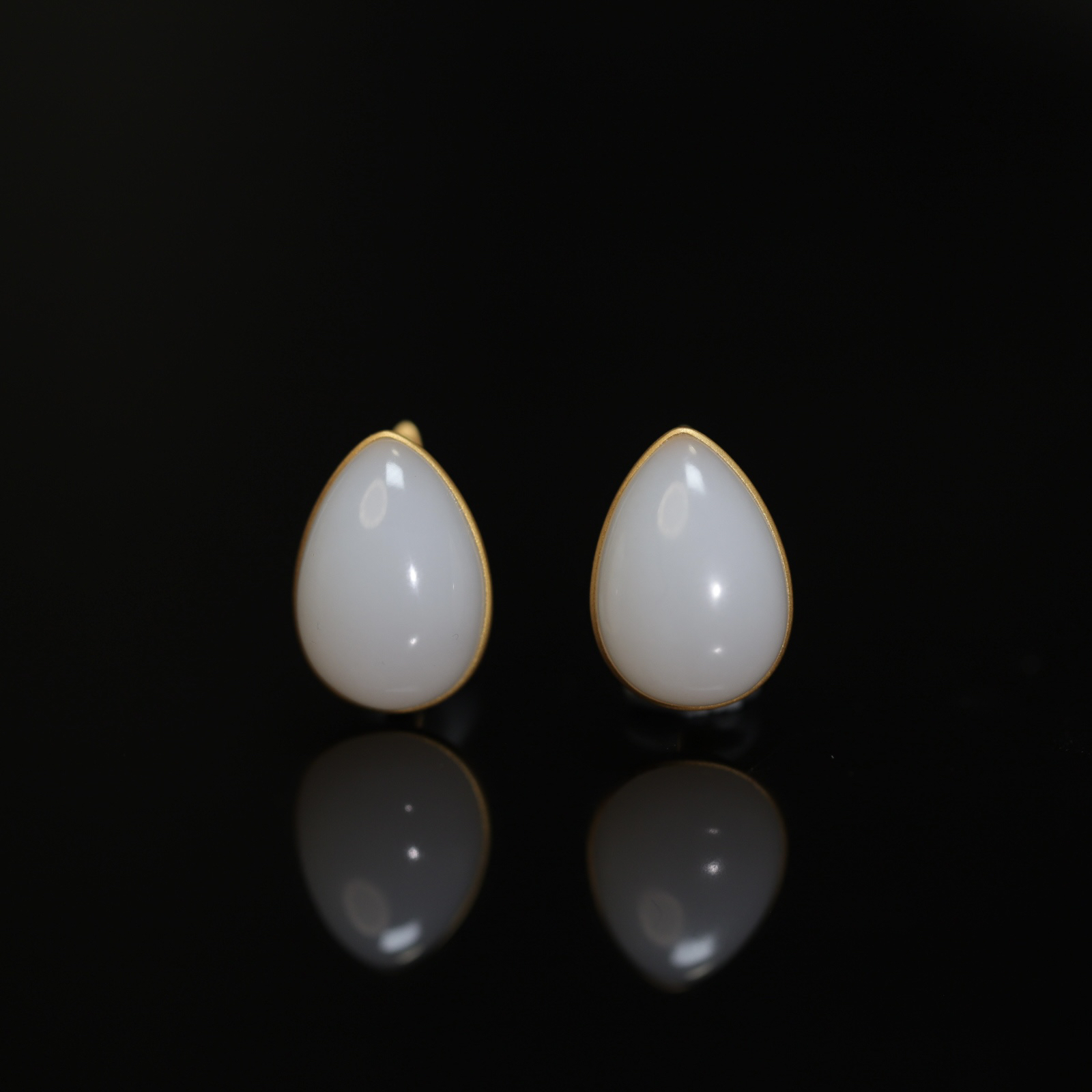 水滴耳钉耳扣18K金和田玉蛋面