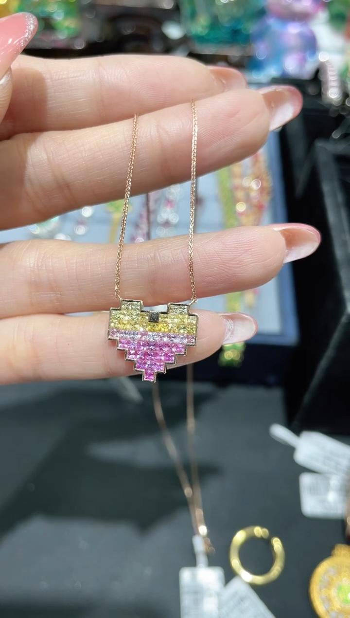 18K金镶嵌彩色蓝宝石项链爱心款