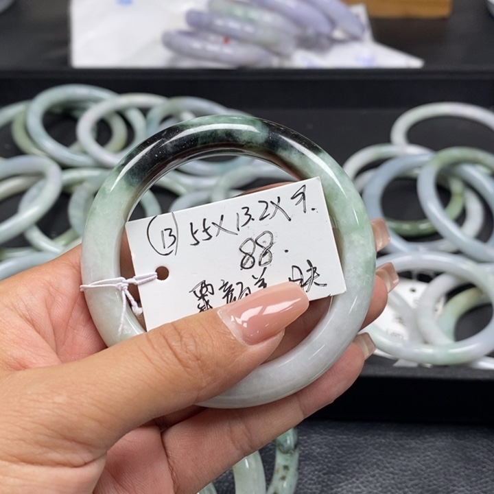 未镶嵌手镯（圆镯）翡翠