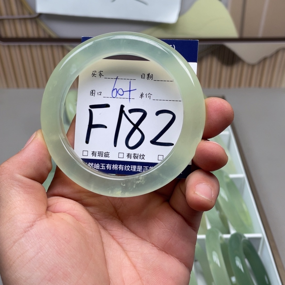 岫玉手镯手镯未镶嵌