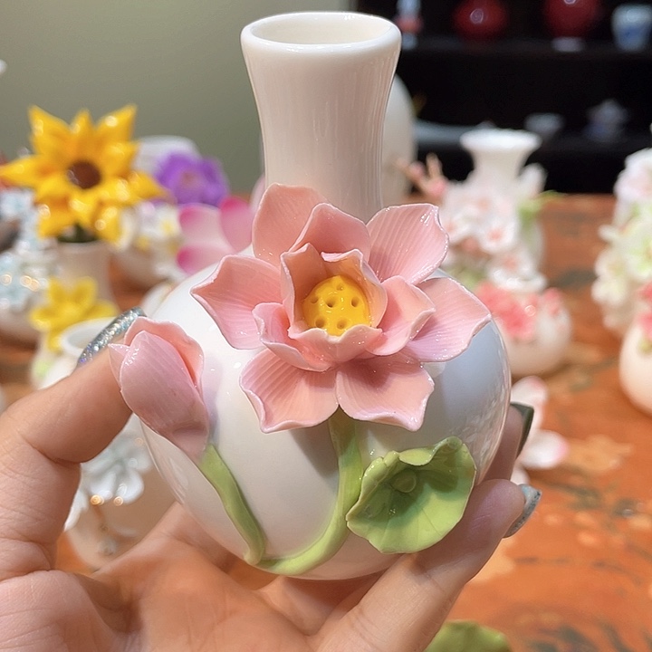 手工陶瓷精致摆件