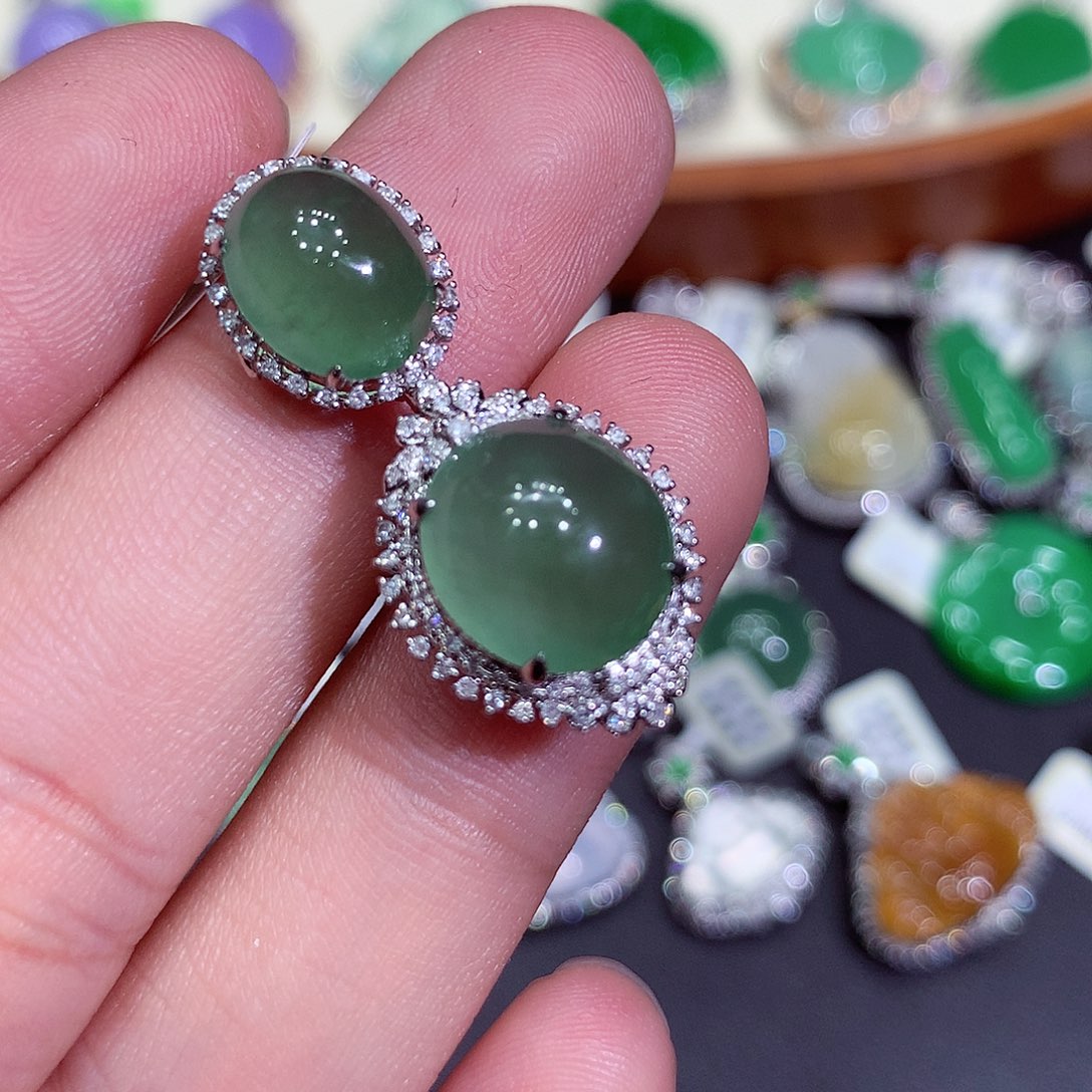 翡翠吊坠(不含链)18K金镶嵌