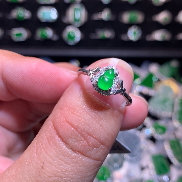 【闪购商品】翡翠银S925镶嵌颈饰葫芦