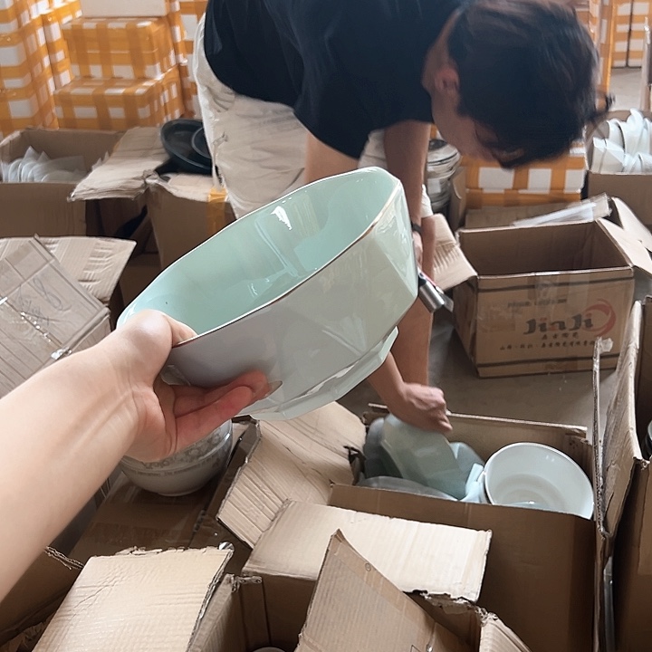 微瑕介意勿拍不退不换 青瓷金边8英寸汤碗2支