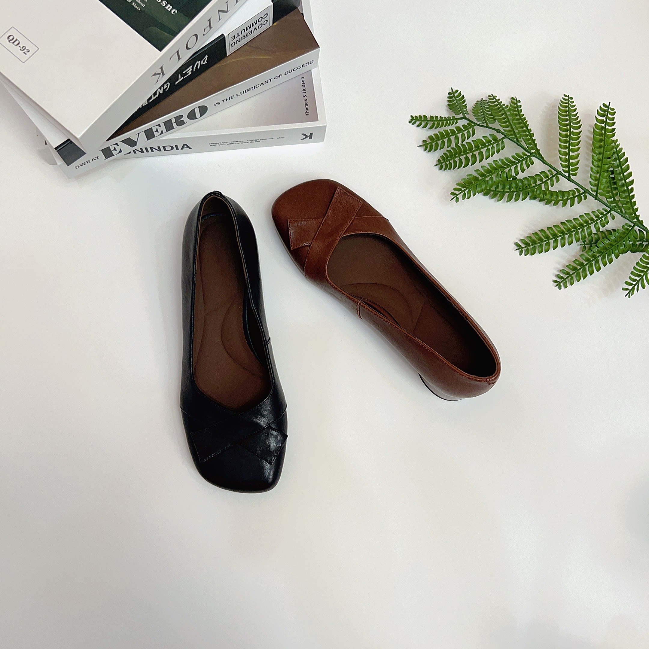 女士蝴蝶结显瘦真皮低跟舒适软底时尚方头浅口四季款女单鞋DB006