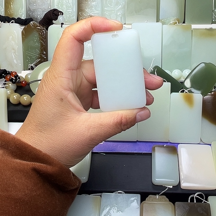 颈饰未镶嵌和田玉水*