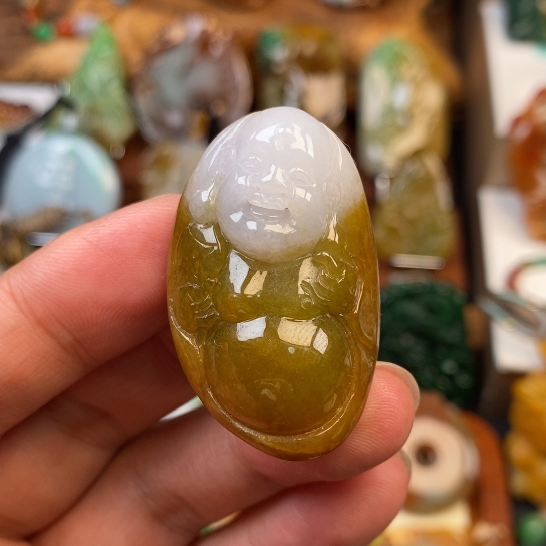 翡翠未镶嵌颈饰弥勒