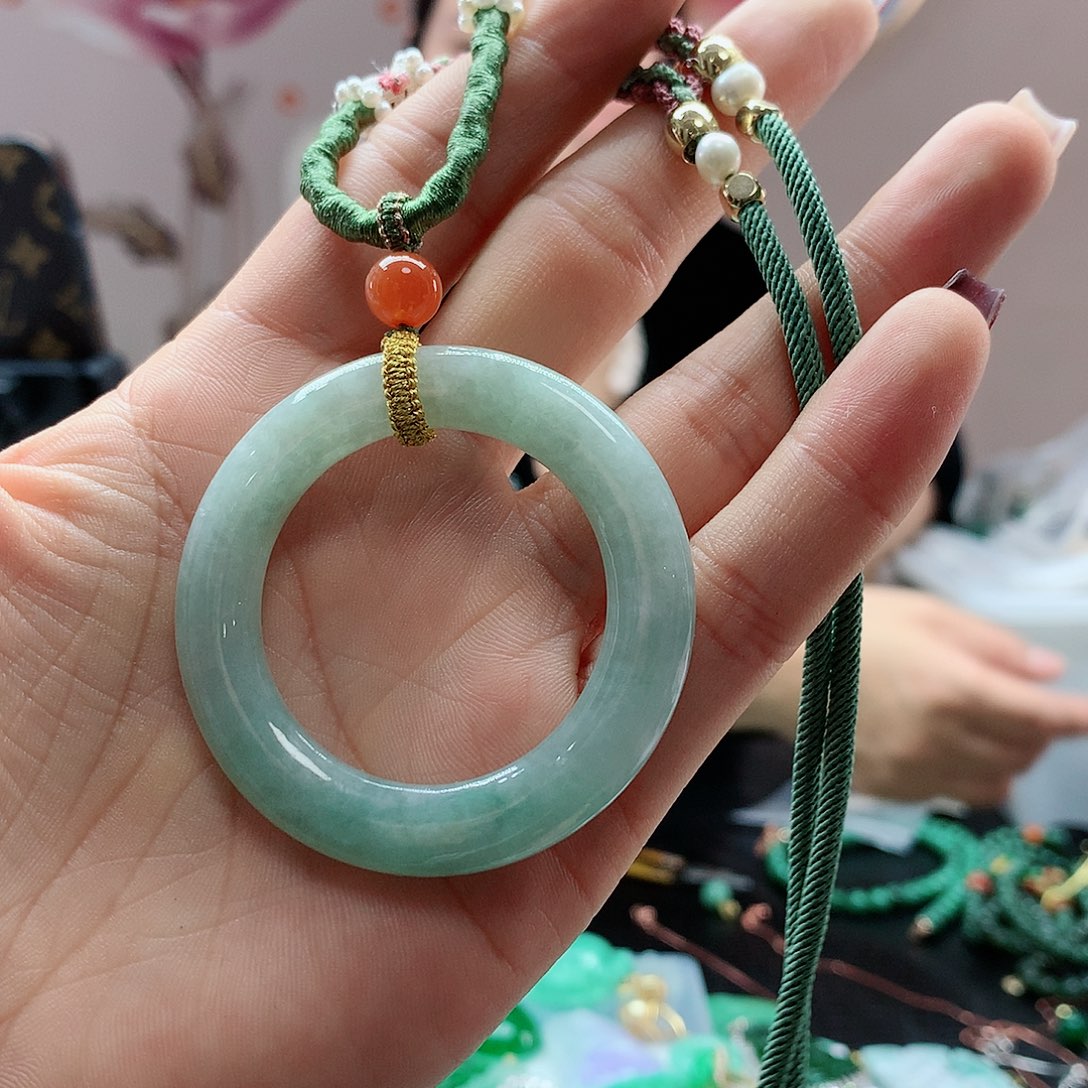 【闪购商品】翡翠吊坠(赠链)未镶嵌