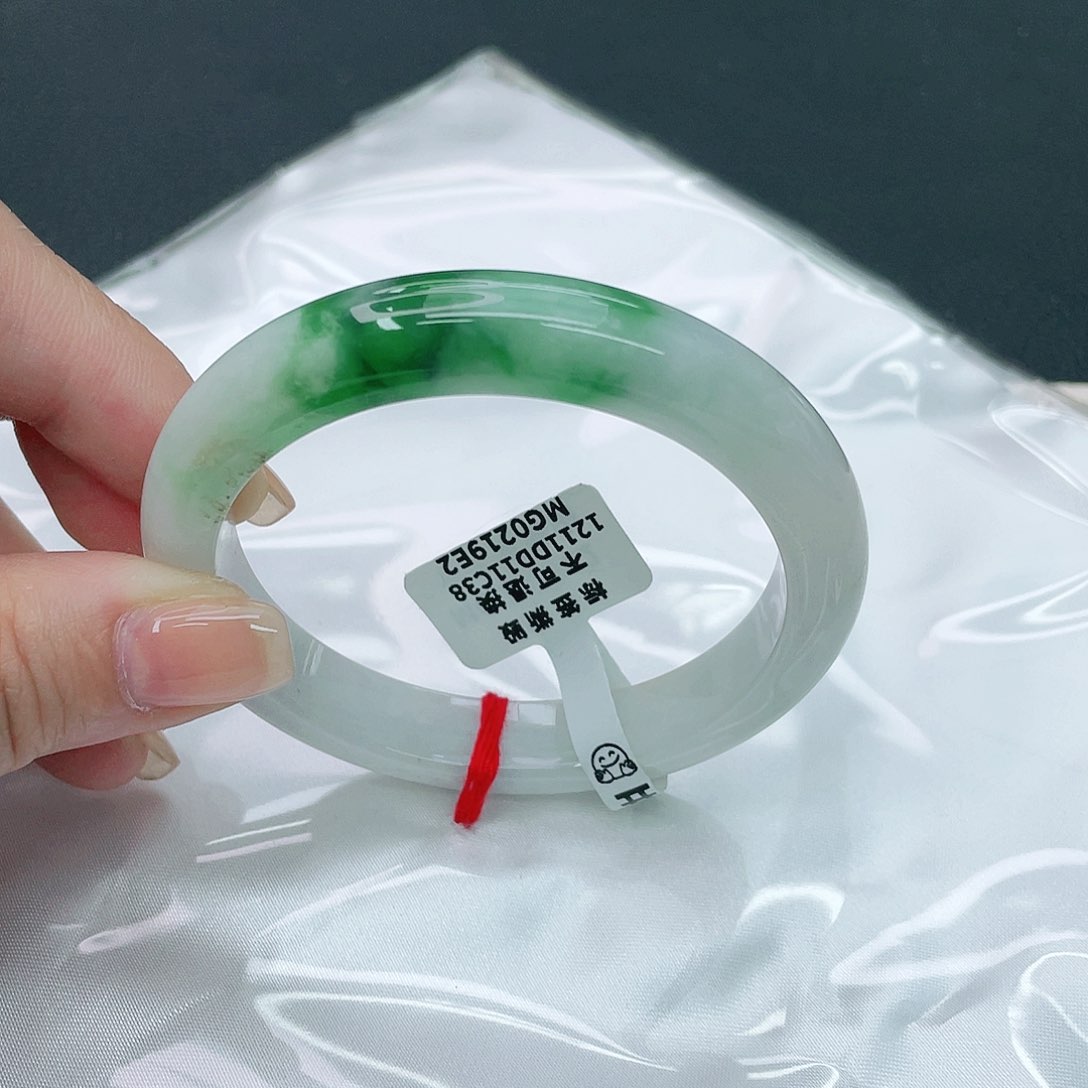 翡翠手镯未镶嵌正55.6