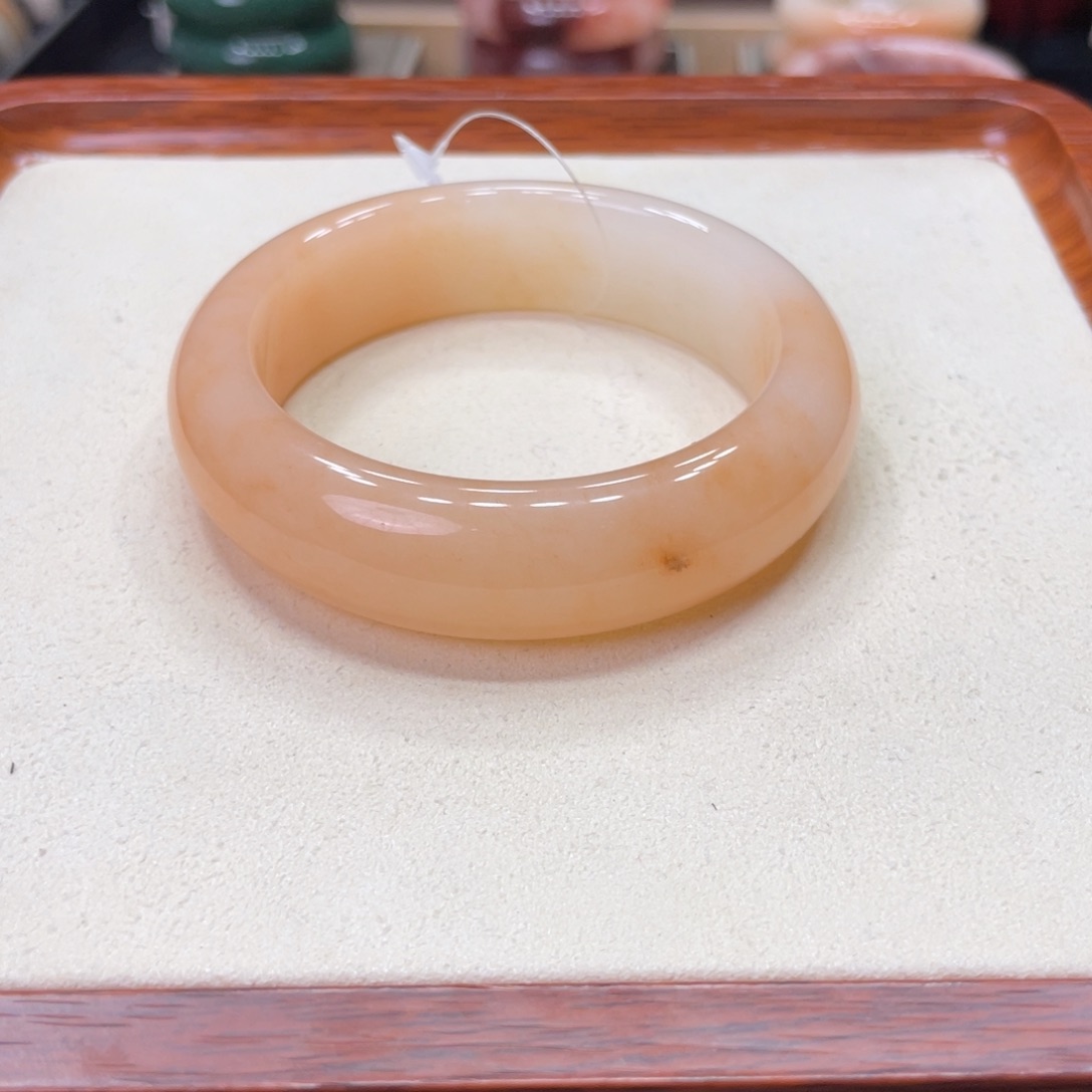 未镶嵌手镯石英岩玉