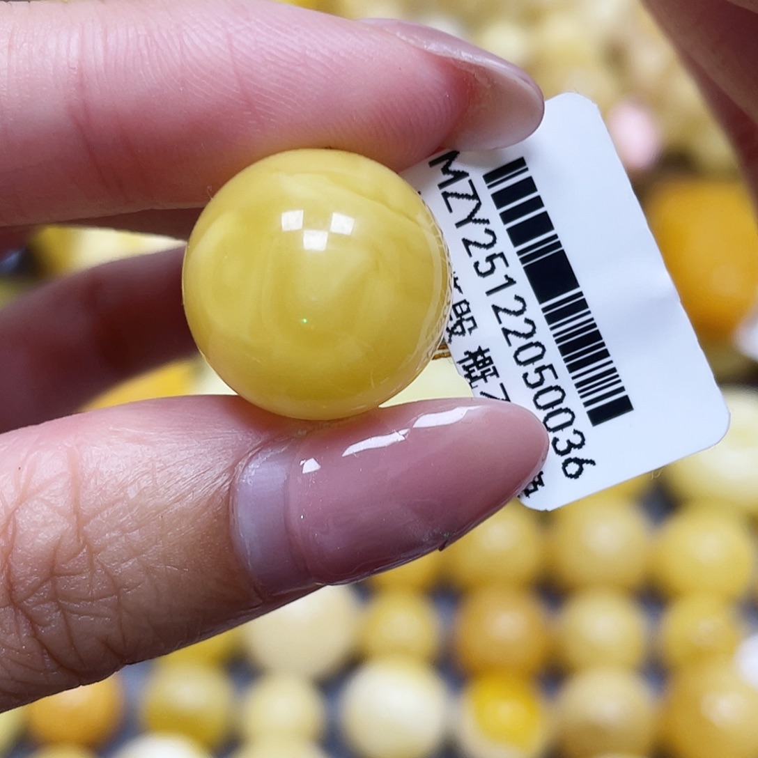 舍***得蜜蜡未镶嵌裸石17.2mm瑕