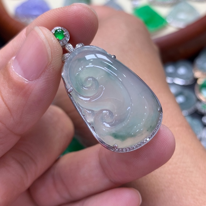 翡翠吊坠(不含链)18K金镶嵌