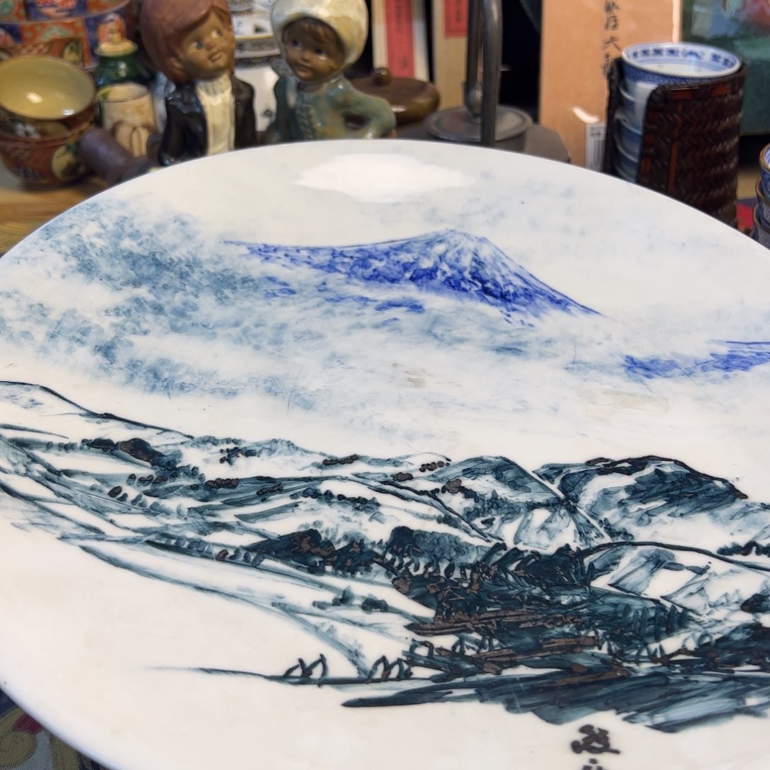 有纪念款陶瓷瓶的