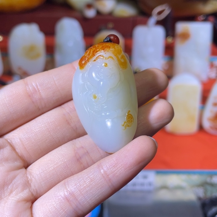 和田玉挂件未镶嵌知***。