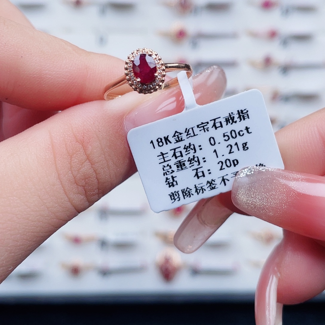 18K金镶嵌红宝石戒指