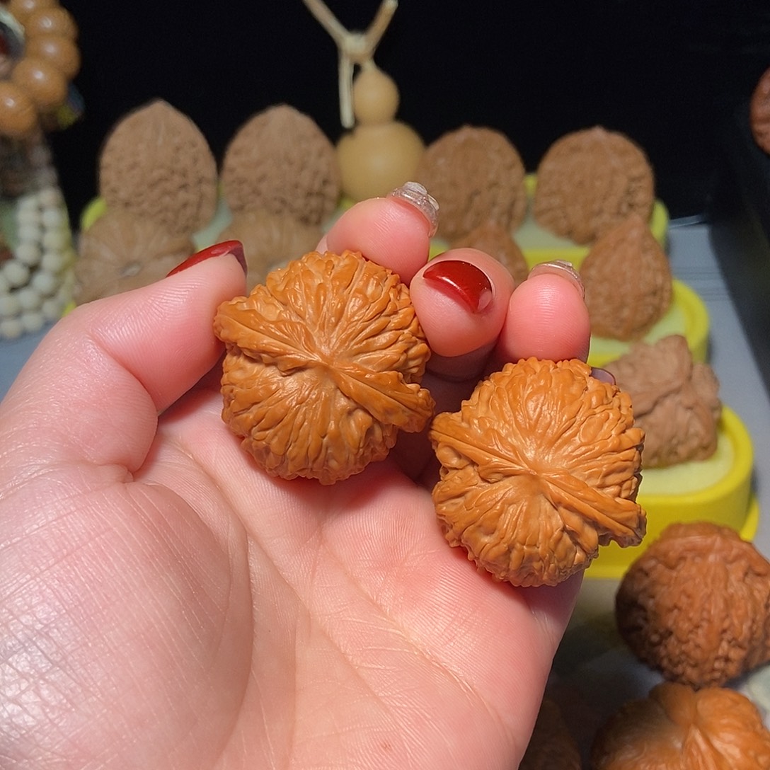 东***花文玩核桃吊坠黄杆儿