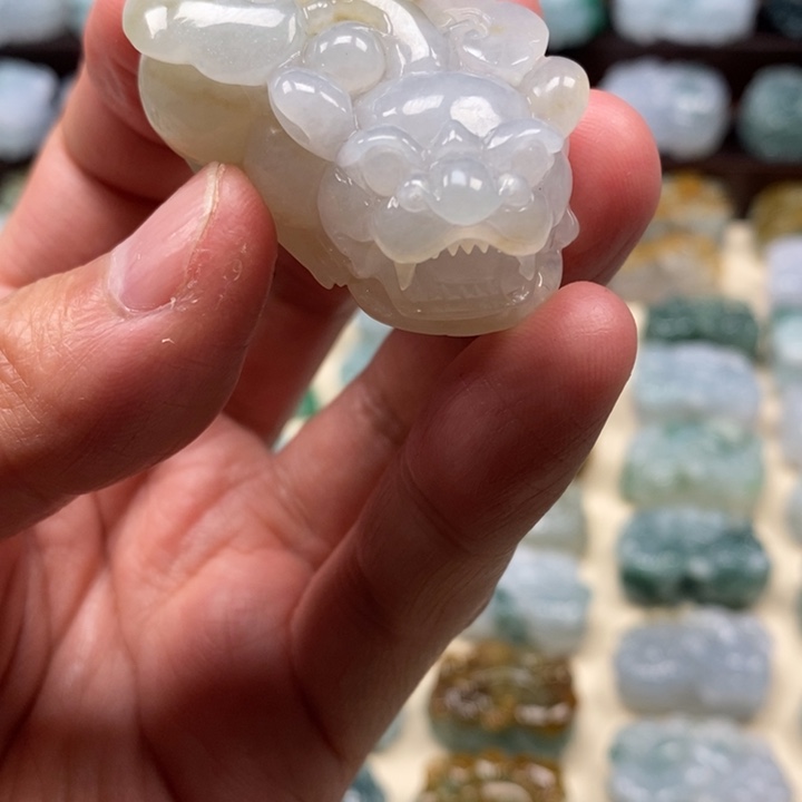 翡翠颈饰未镶嵌天然翡翠貔貅