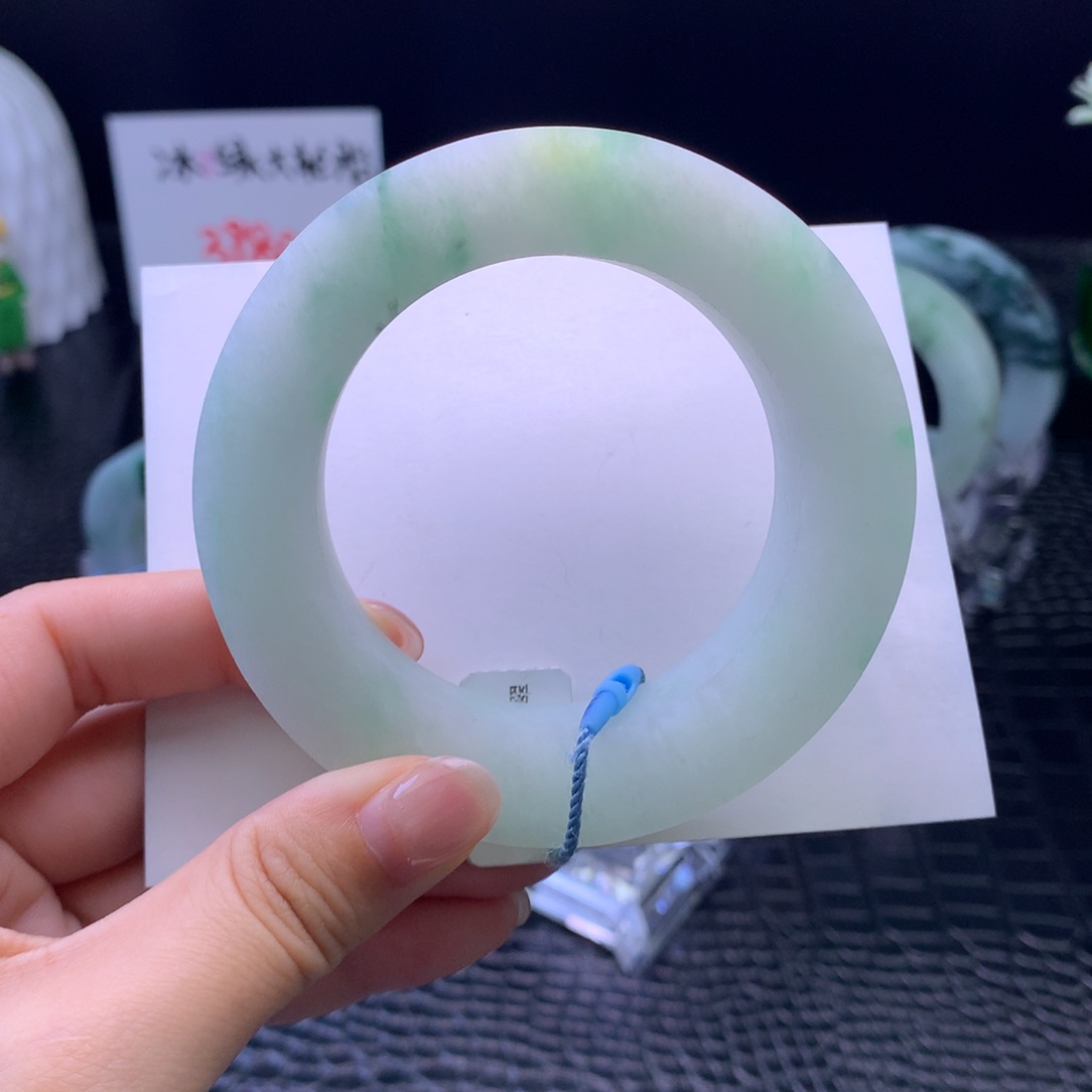 定制翡翠未镶嵌手镯