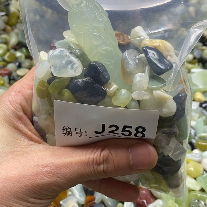 蛇纹石玉鱼缸石未镶嵌