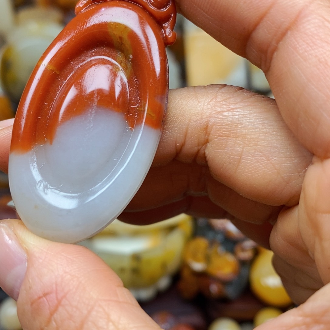 石英质玉（黄龙玉）颈饰未镶嵌