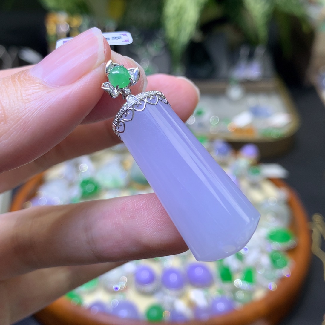 颈饰18K金镶嵌翡翠