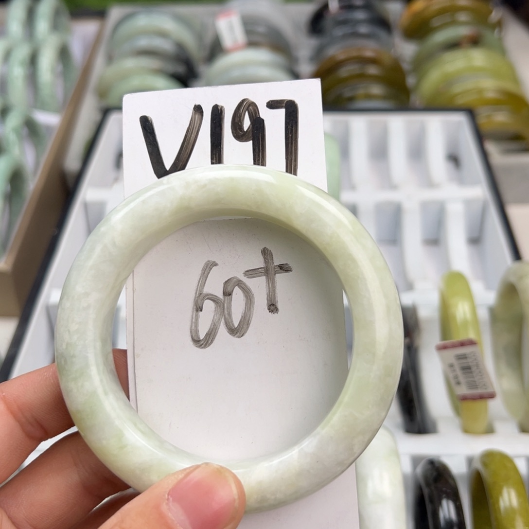 岫玉手镯未镶嵌天然岫玉微瑕