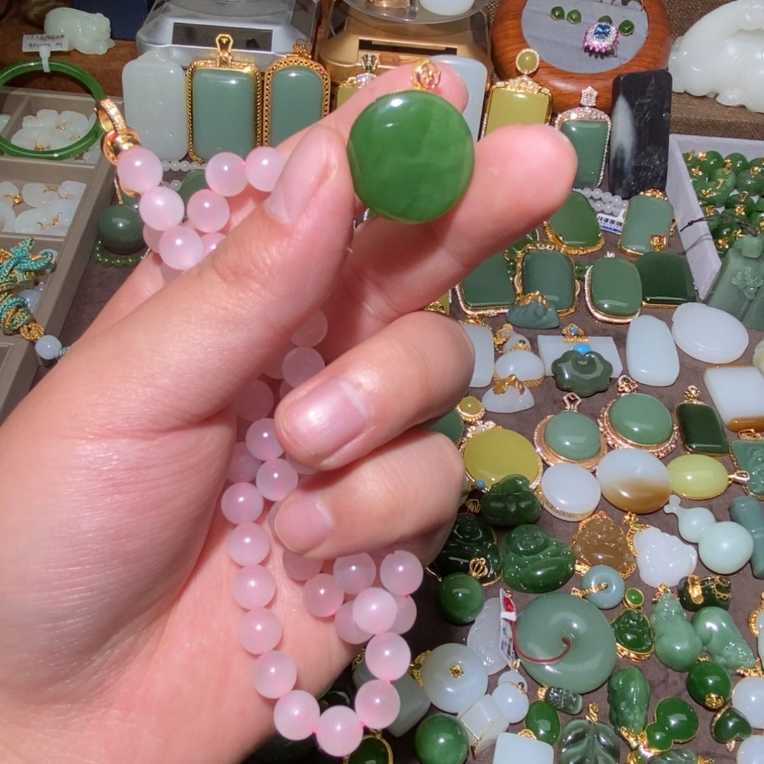 小***儿和田玉（碧玉）18K金镶嵌颈饰