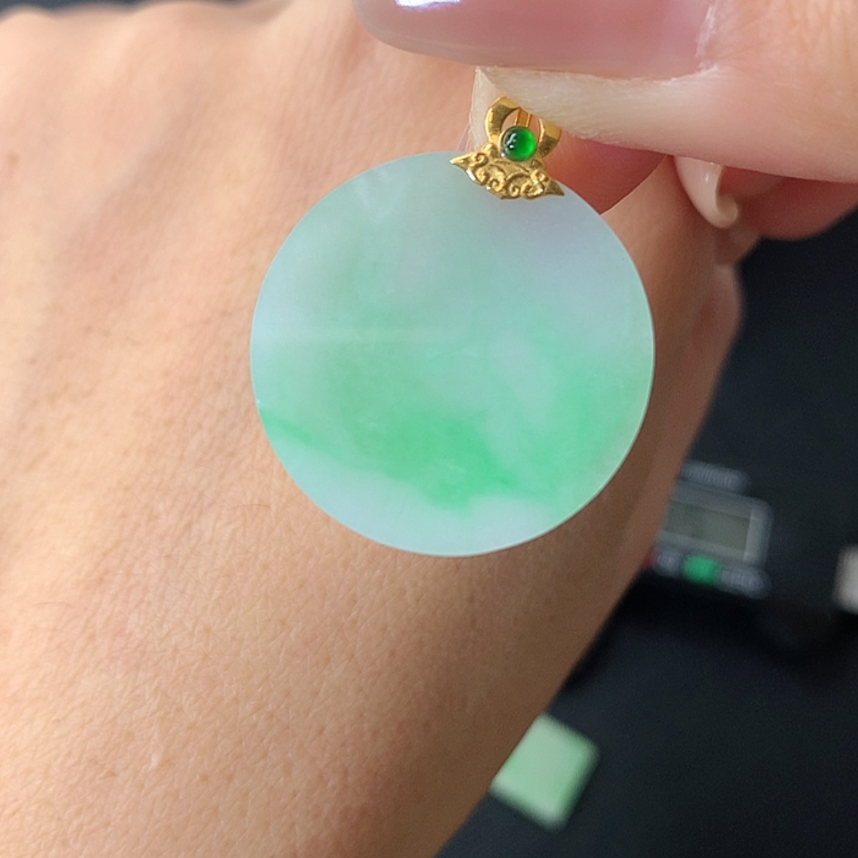 【闪购商品】翡翠吊坠(赠链)18K金镶嵌